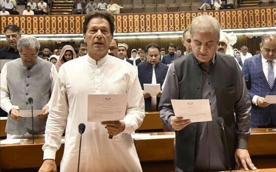Pakistan's new National Assembly begins session, 329 members take oath