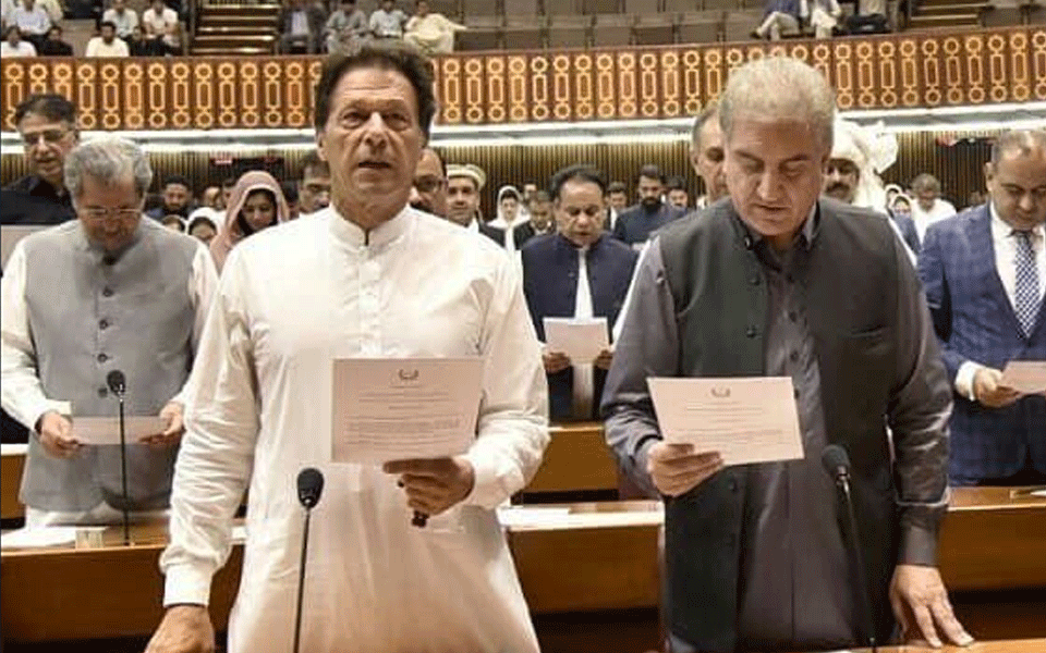 Pakistan s New National Assembly Begins Session 329 Members Take Oath