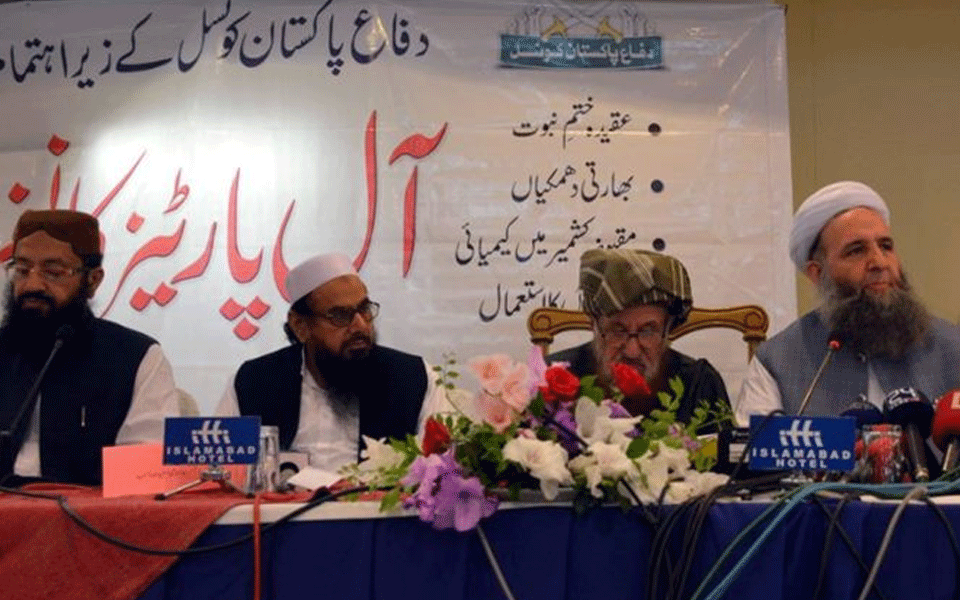 Pakistan minister shares stage with Hafiz Saeed at an event in Islamabad, photo goes viral