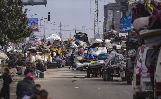 Israel begins allowing Palestinians to return to northern Gaza for first time in over year