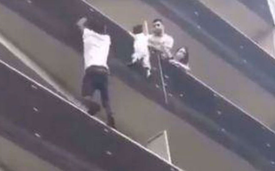 Paris 'Spider-man' rescues dangling boy