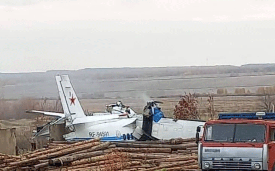 At least fifteen killed after plane crash in Russia