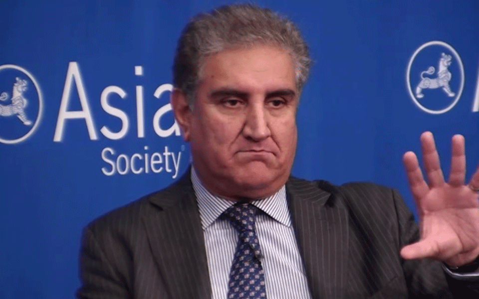 Snubbed at Saarc meet, Qureshi makes personal attack on Sushma