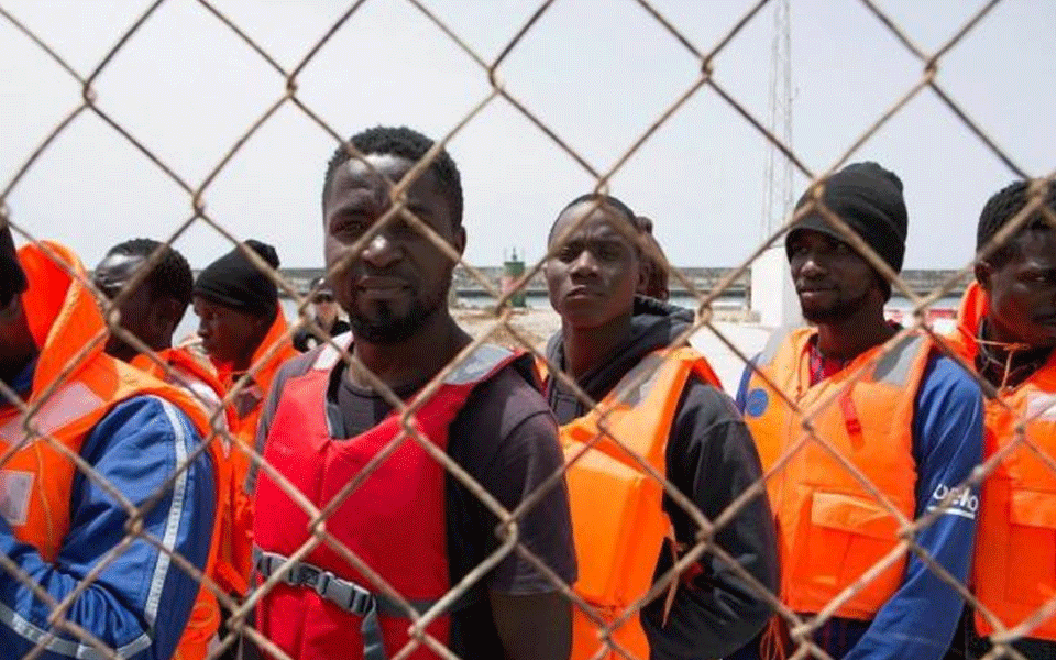 Spanish coast guards rescue 79 migrants