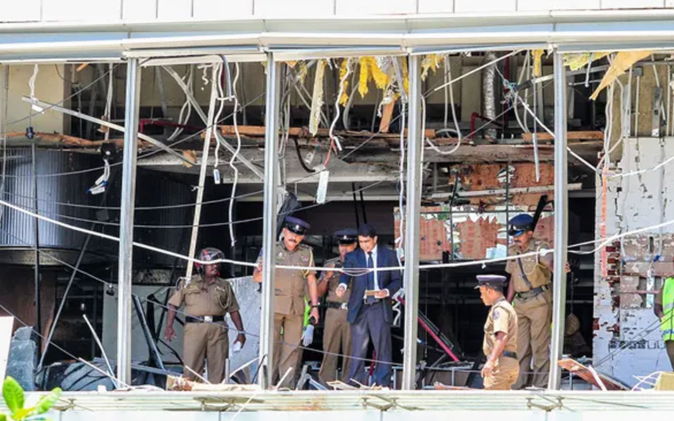 Sri Lanka blasts toll rises to 290: police spokesman