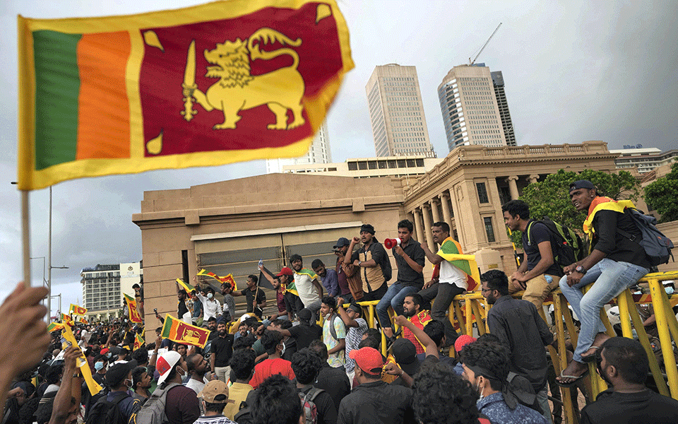 Massive protest in Sri Lanka mounts pressure on President Rajapaksa to quit