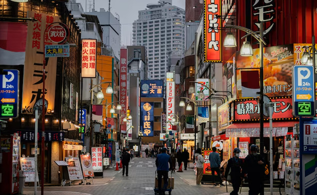 Tokyo government gives workers four-day workweek to boost fertility, family time