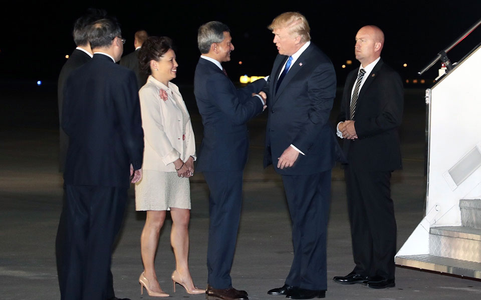 Trump arrives in Singapore for summit with Kim