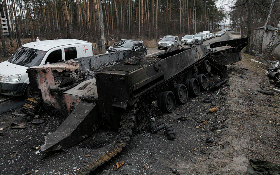 Russia keeps up attacks in Ukraine as two sides hold talks