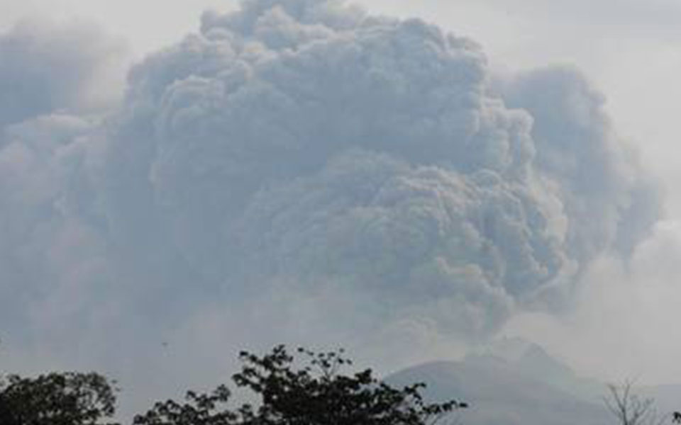 Hawaii volcano lava reaches geothermal plant area