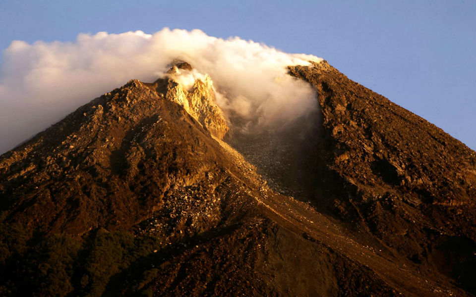 Indonesia volcano erupts, forces evacuation