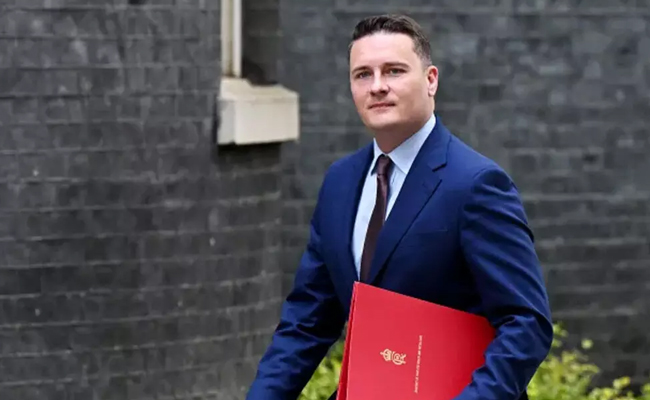 Health minister Wes Streeting's resignation piles pressure on UK PM Starmer